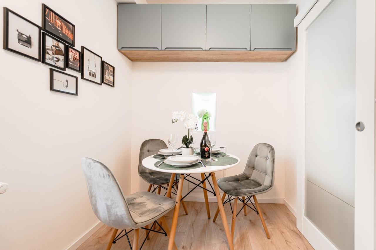 Central Athena Studio - Inima Pietei Unirii - By Openhouse Apartments ทิมิชัวรา ภายนอก รูปภาพ